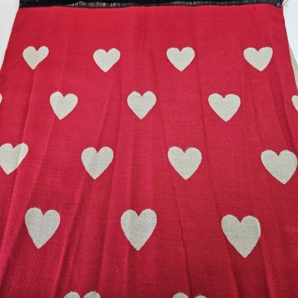 Steve Madden Reversible Red and Tan Heart Wrap Scarf Shawl Fringe Detail - Picture 6 of 6